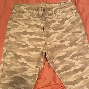 720 High Rise Super Skinny Levi Crop pants